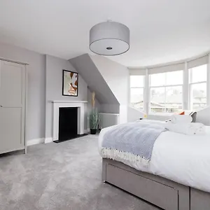 Dragon - Centre Castle View 1 Bed Edinburgh